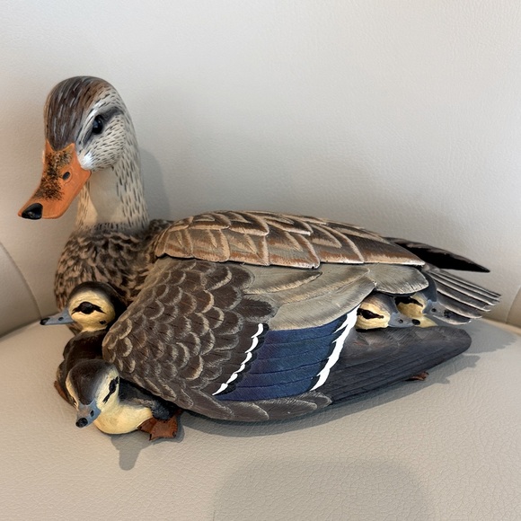 Mallard Hen & Chicks Gosset Wildlife Collection Figurine made in Canada 120/5000 - Picture 1 of 8